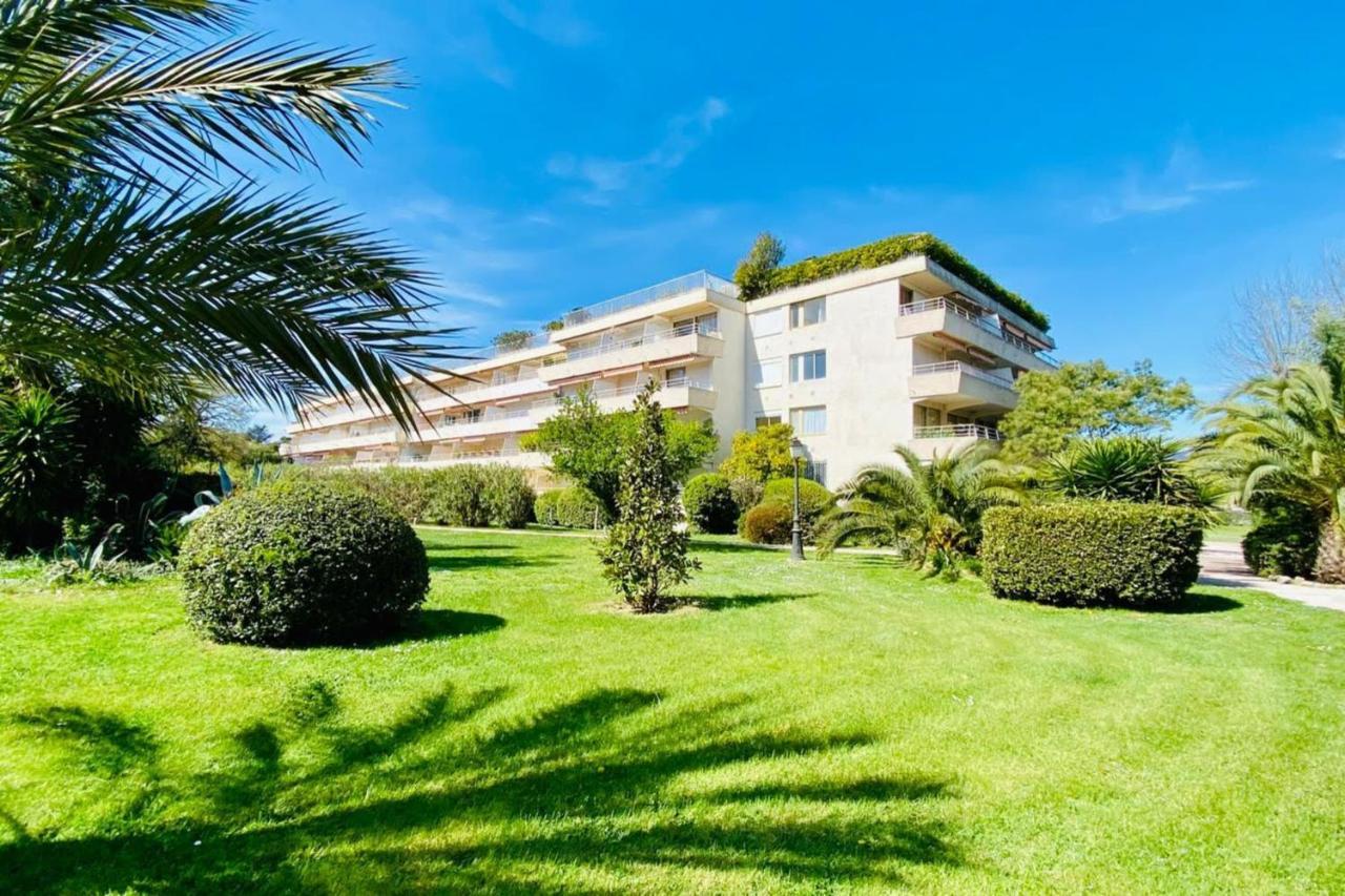 Апартаменты Charming Studio With Pool In Tropez *